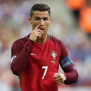 开云-二十季冰火，纳达尔王者归来的韧劲，点燃了雄鹿球迷心中沉寂的火焰，韧劲点燃冰火，纳达尔式归来唤醒雄鹿沉寂的梦